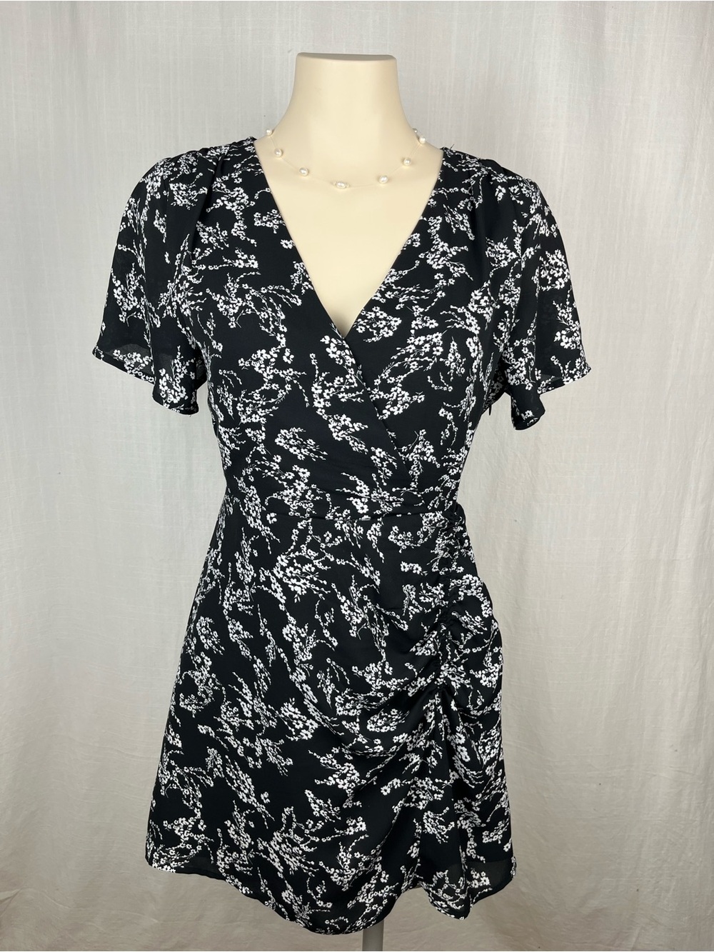 Dynamite Black & White Floral Wrap Mini Small